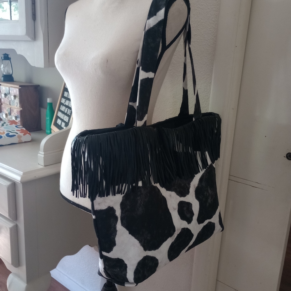Black and White Fringe Tote Bag - Picture 13 of 13